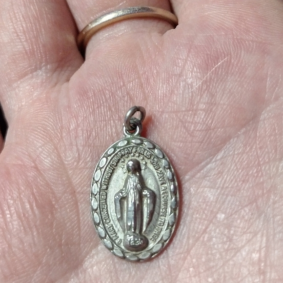Jewelry - Vintage Chapel Sterling Silver Religious Pendant